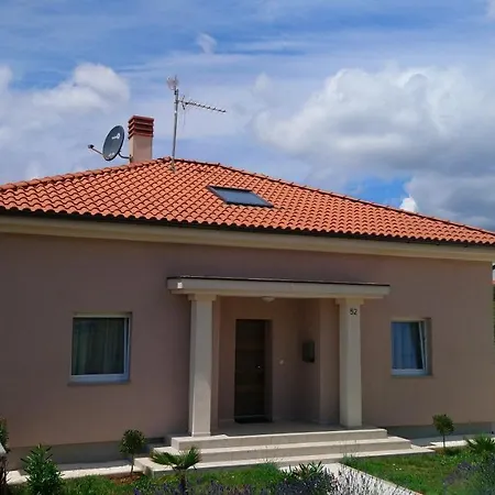 Vacation Bokan Ferienhaus Pula